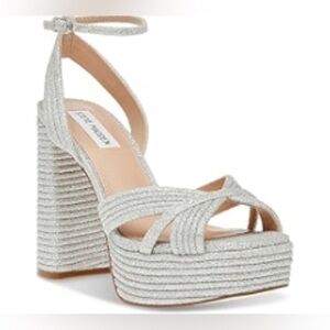 Steve Madden Women’s Laurel heeled Sandal Buckle closure at the ankle strap NWB